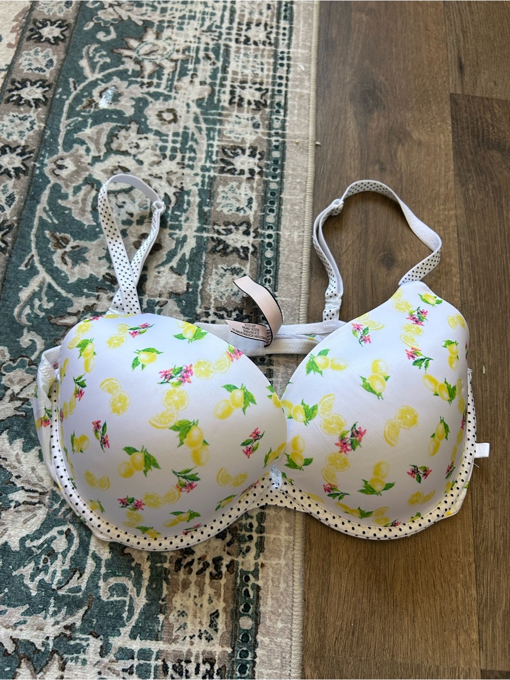 Victoria’s Secret White Lemon Print Push Up Bra